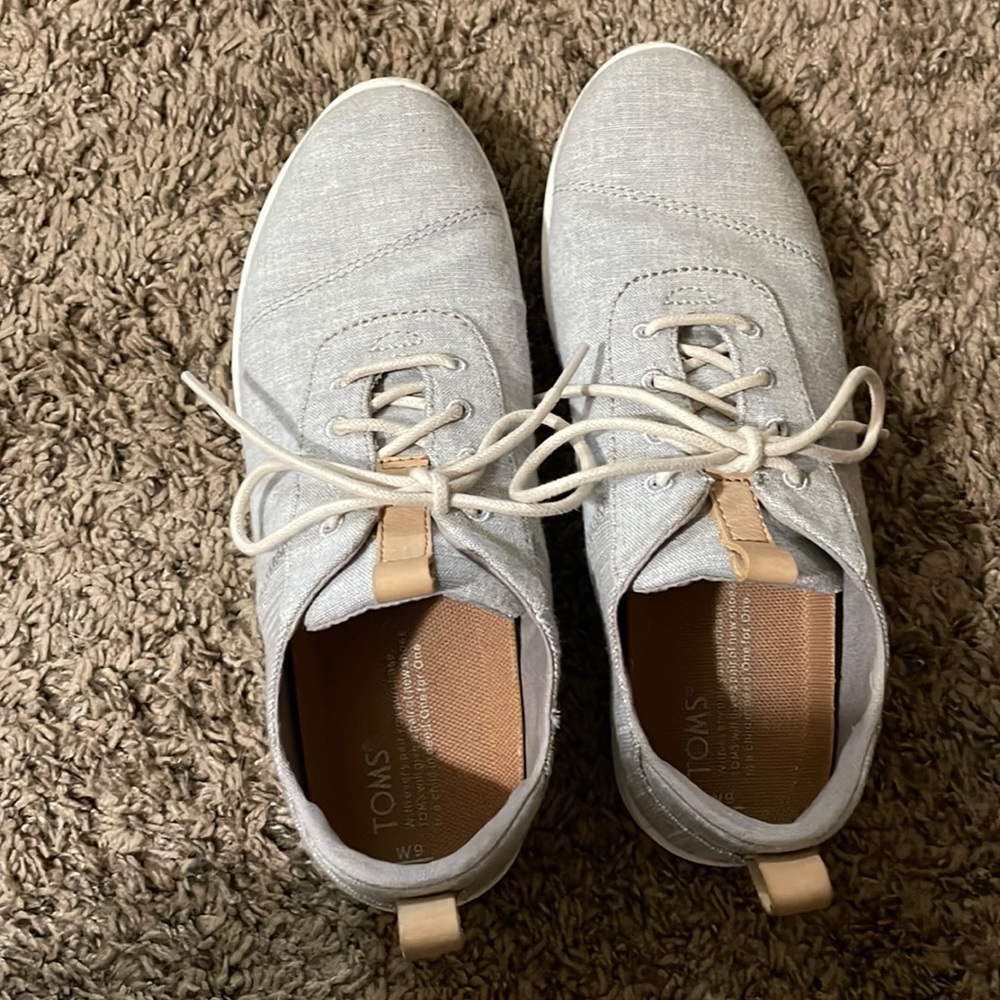 Toms walking Shoes